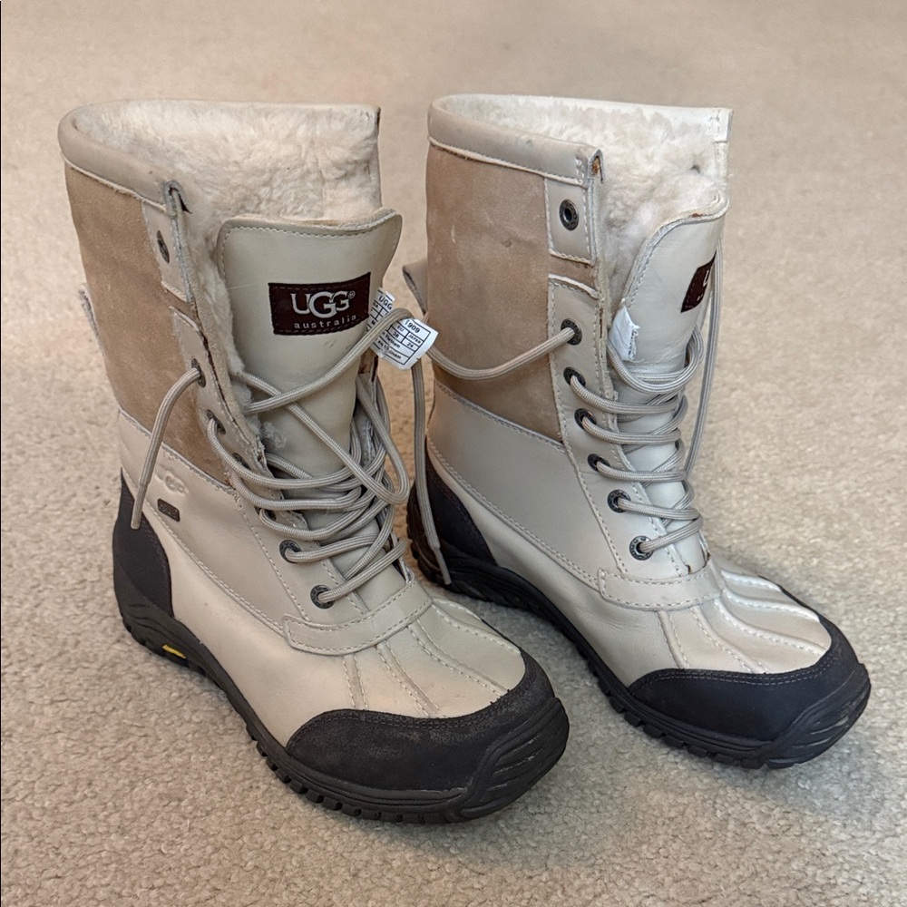 UGG Women's Cream and Black Lace-Up Winter Rain Boots